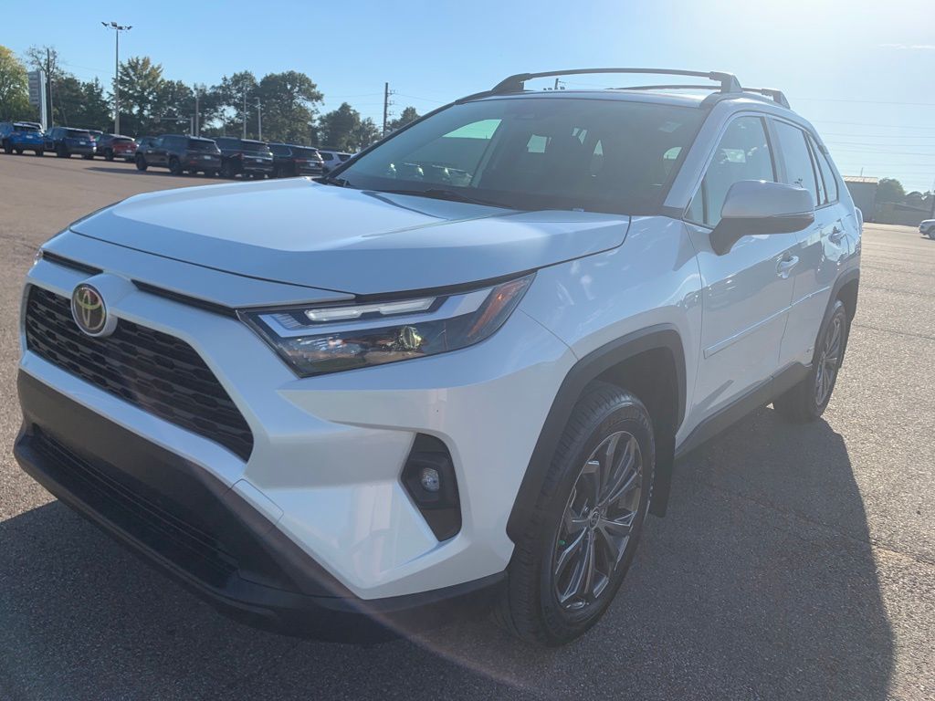 2025 Toyota RAV4 Hybrid XLE Premium photo 3