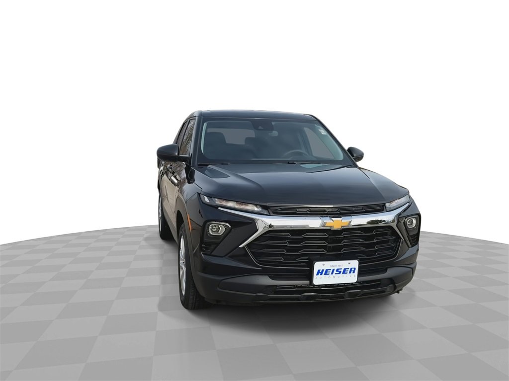 2025 Chevrolet Trailblazer LS photo 3