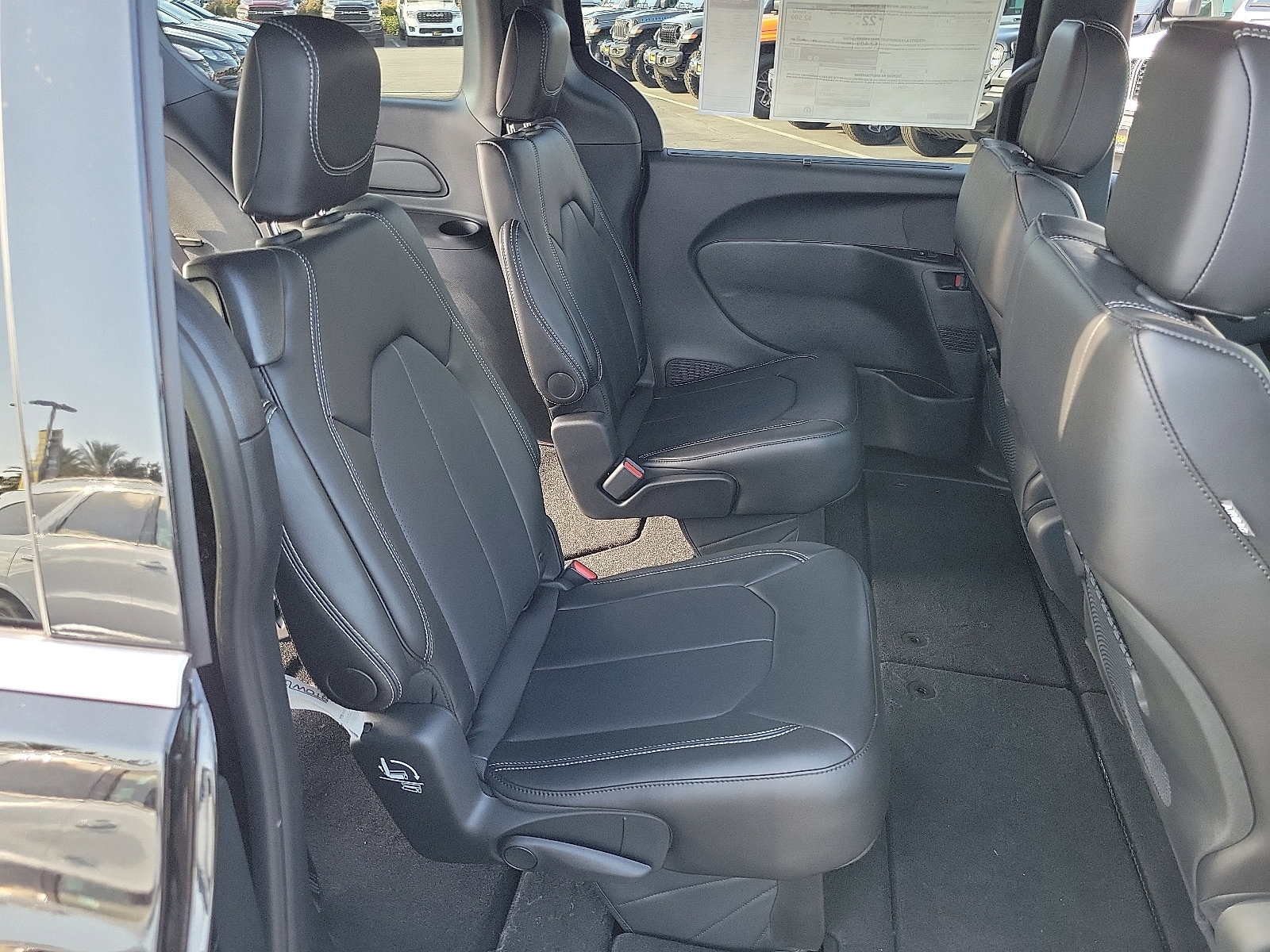 2025 Chrysler Voyager LX photo 15