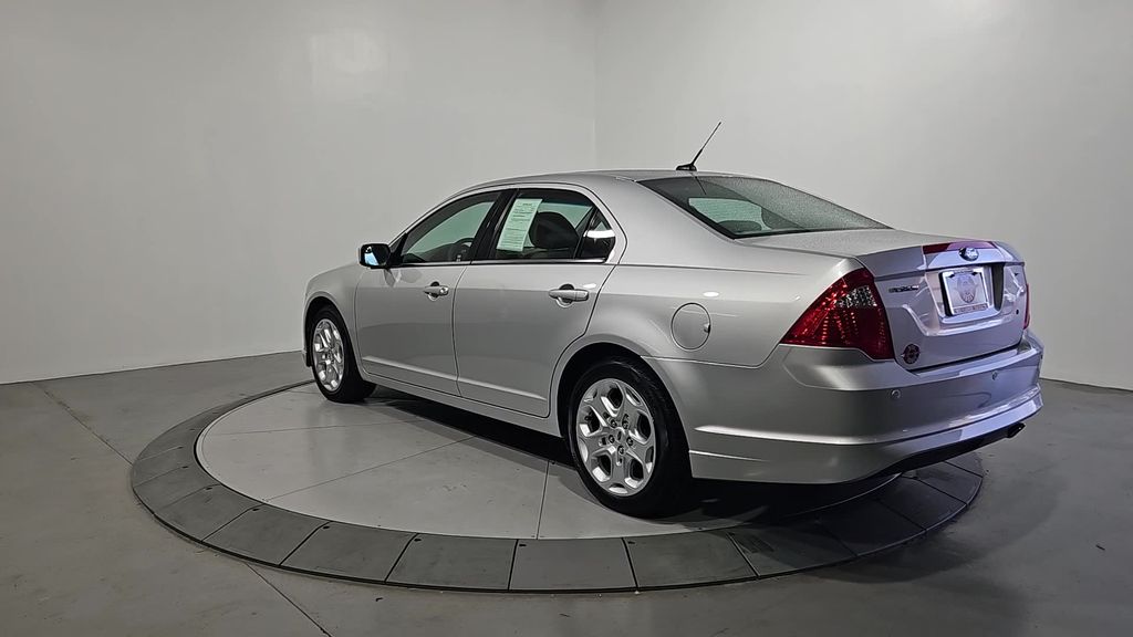 2011 Ford Fusion SE photo 3