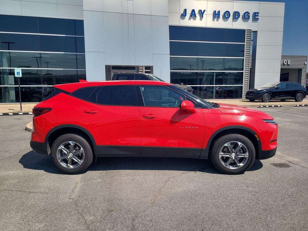 2023 Chevrolet Blazer 2LT photo 2