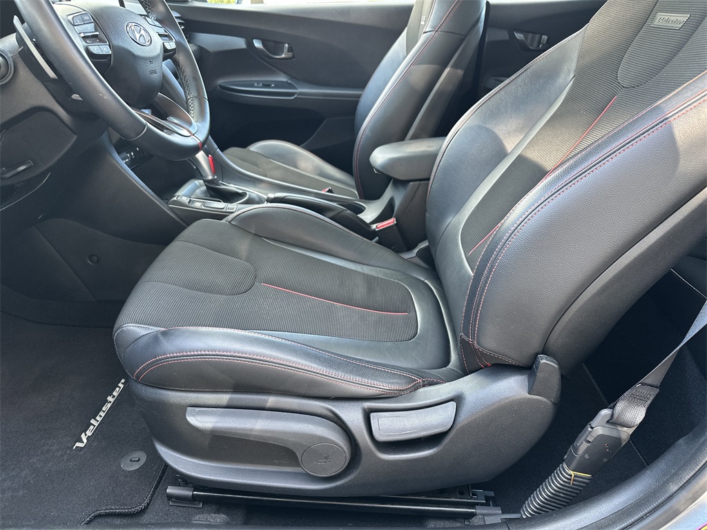2021 Hyundai Veloster 2.0L Premium photo 14
