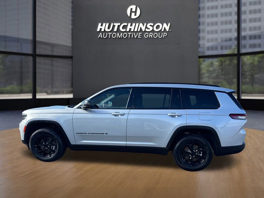 2024 Jeep Grand Cherokee Altitude photo 3
