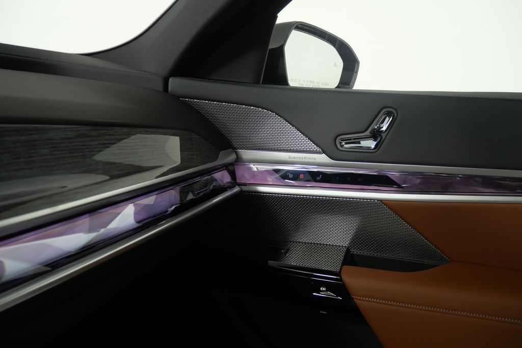 2025 Bmw 750e photo 25
