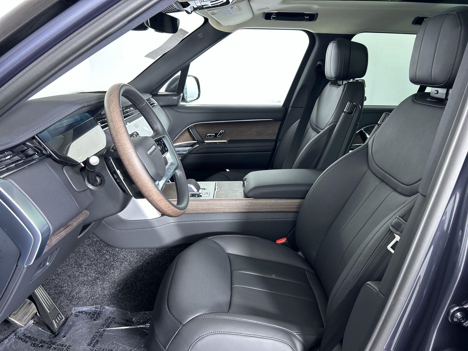 2025 Land Rover Range Rover SE photo 21