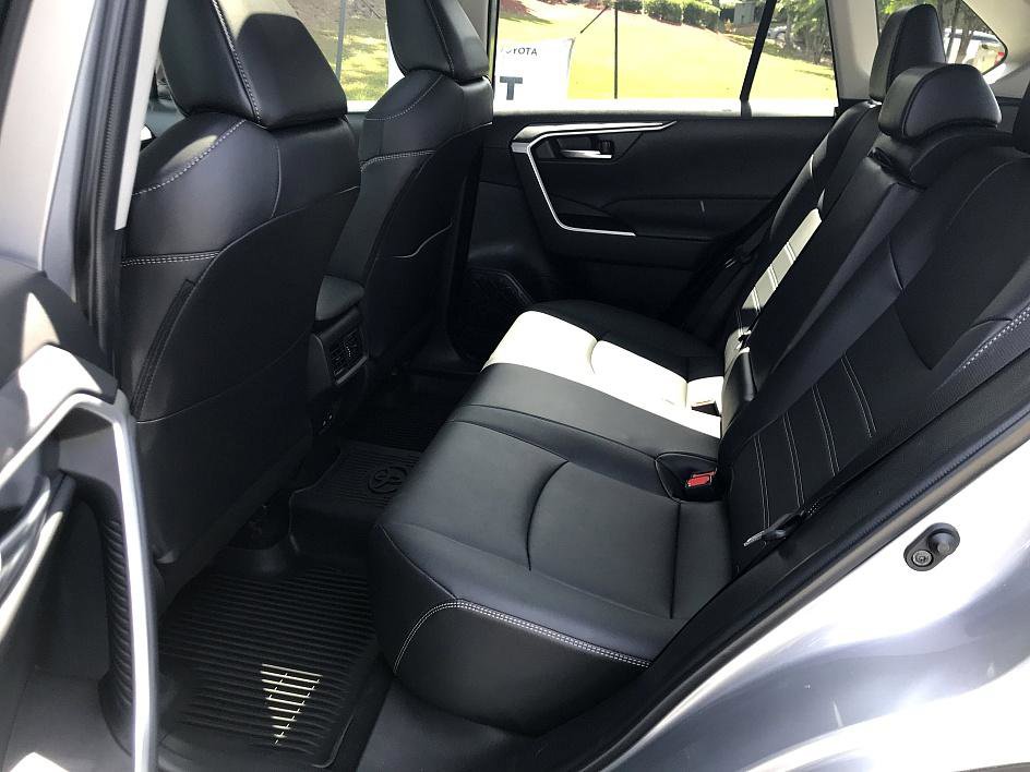 2023 Toyota RAV4 XLE Premium photo 10