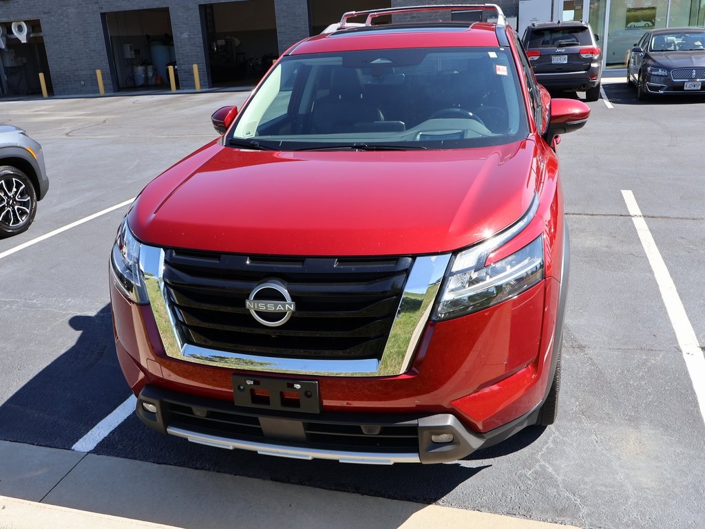 2023 Nissan Pathfinder Platinum photo 2