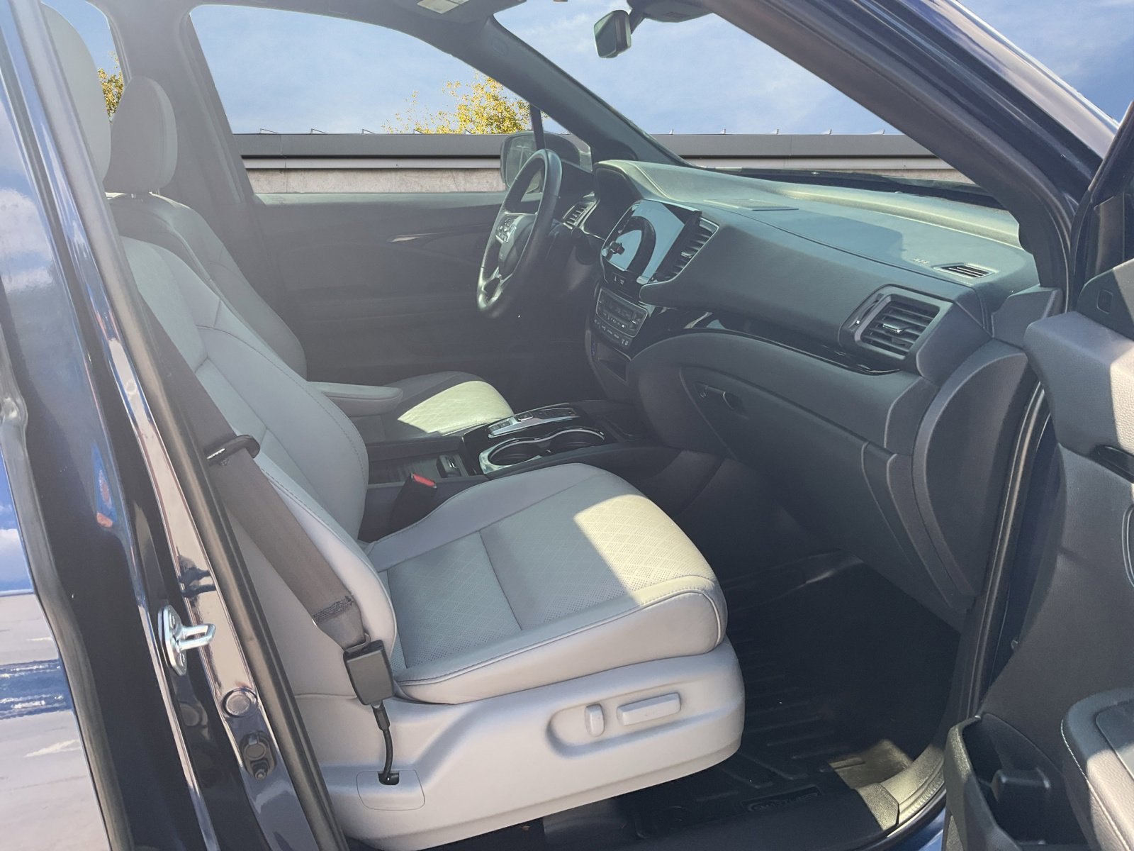 2022 Honda Passport Elite photo 2