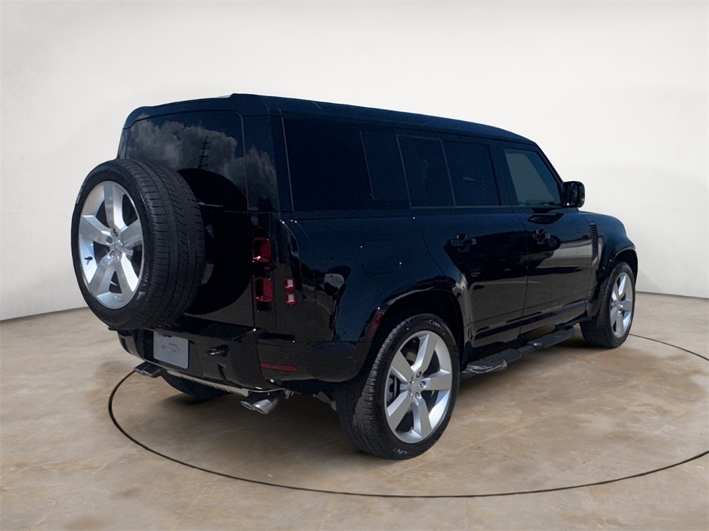 2025 Land Rover Defender 110 X-Dynamic SE photo 5