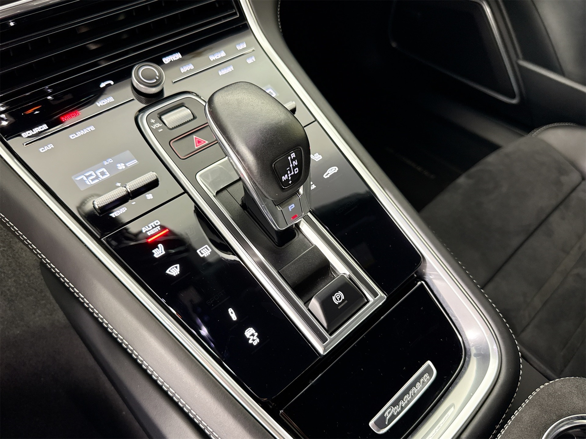 2019 Porsche Panamera GTS photo 15