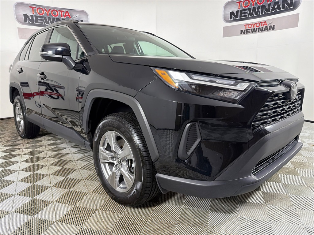 2024 Toyota RAV4 XLE's photo