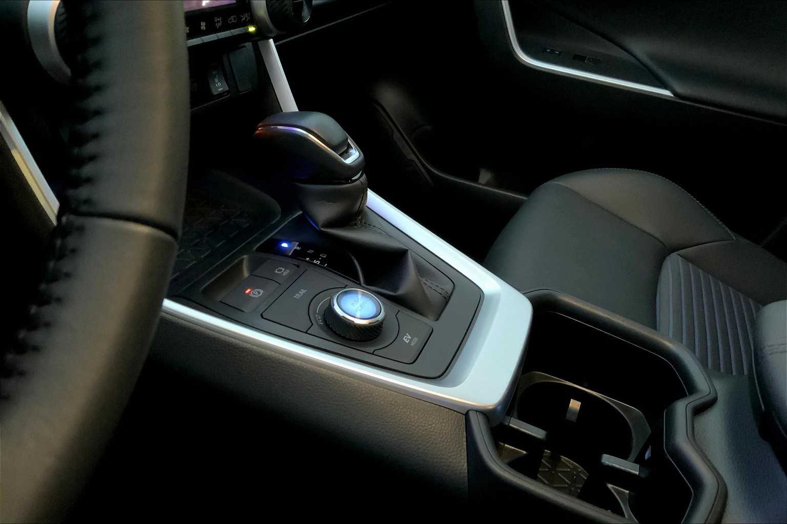 2025 Toyota RAV4 Hybrid XSE photo 16