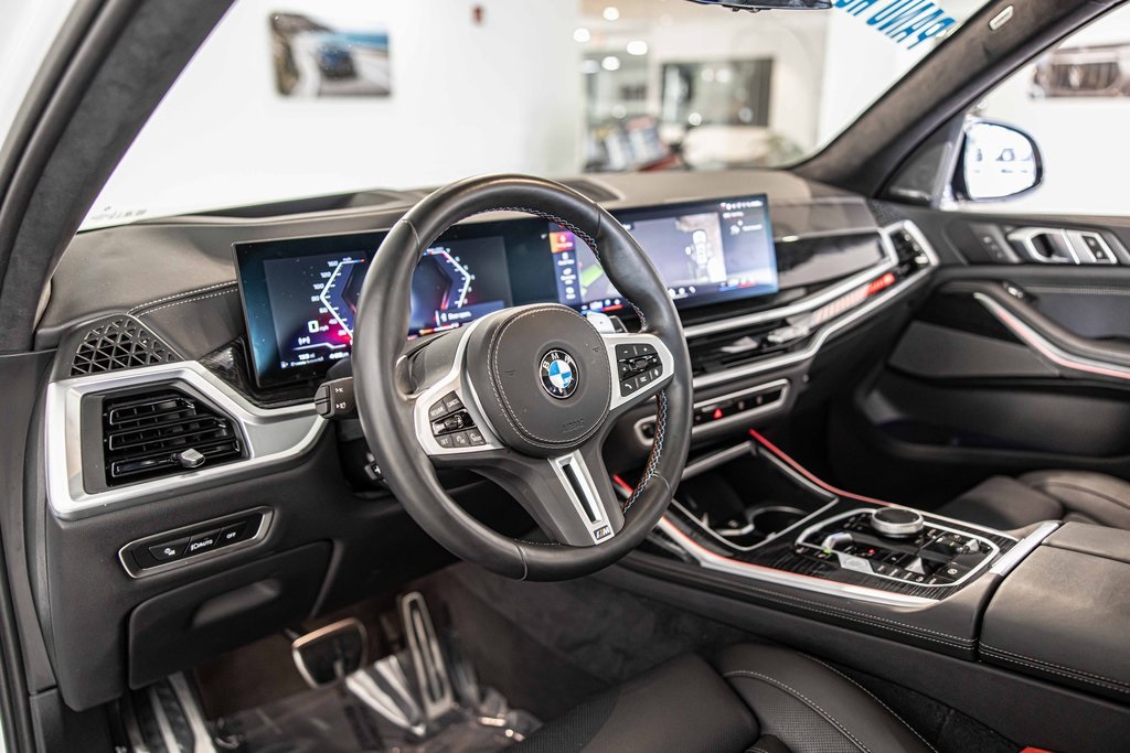 2025 BMW X7 - Image 22