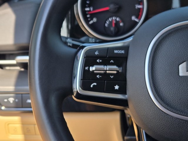 2022 Kia Carnival EX photo 21