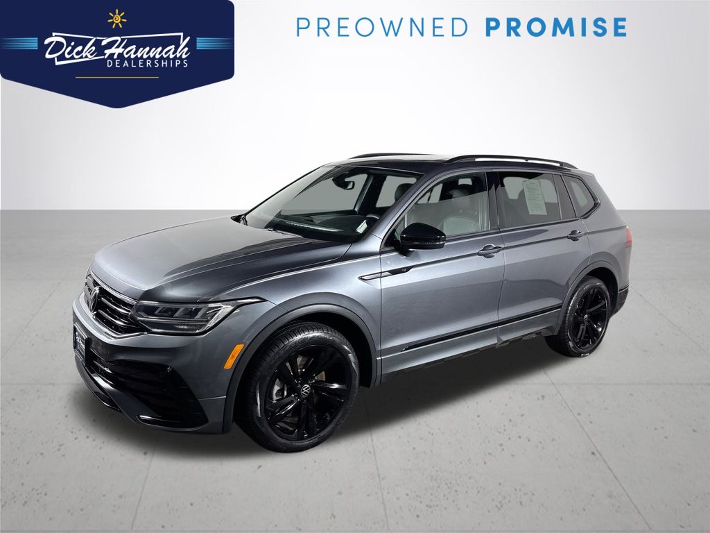 2023 Volkswagen Tiguan SE R-LINE BLACK's photo