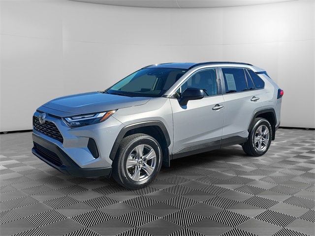 2025 Toyota RAV4 LE's photo