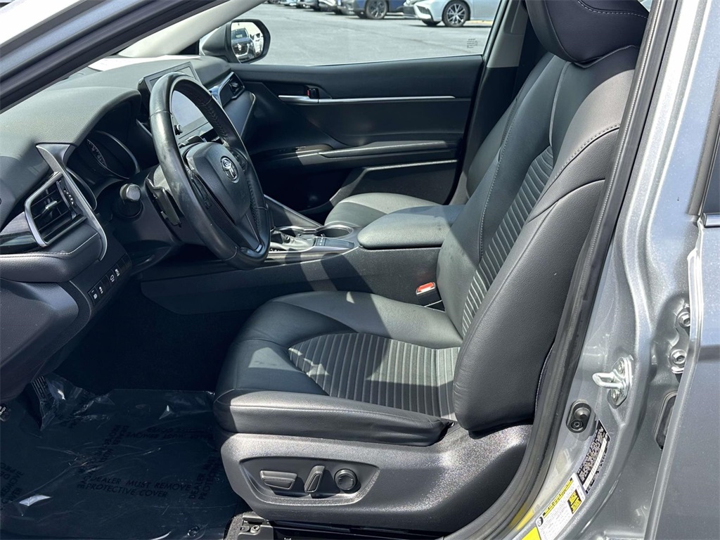 2023 Toyota Camry SE photo 4