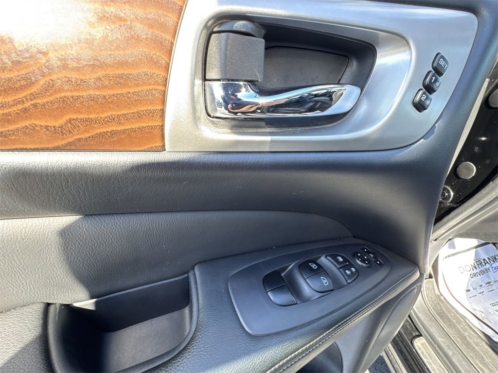2019 Nissan Pathfinder Platinum photo 12