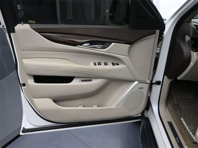 2017 Cadillac Escalade ESV Luxury photo 17