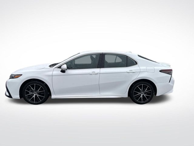 2024 Toyota Camry SE photo 2