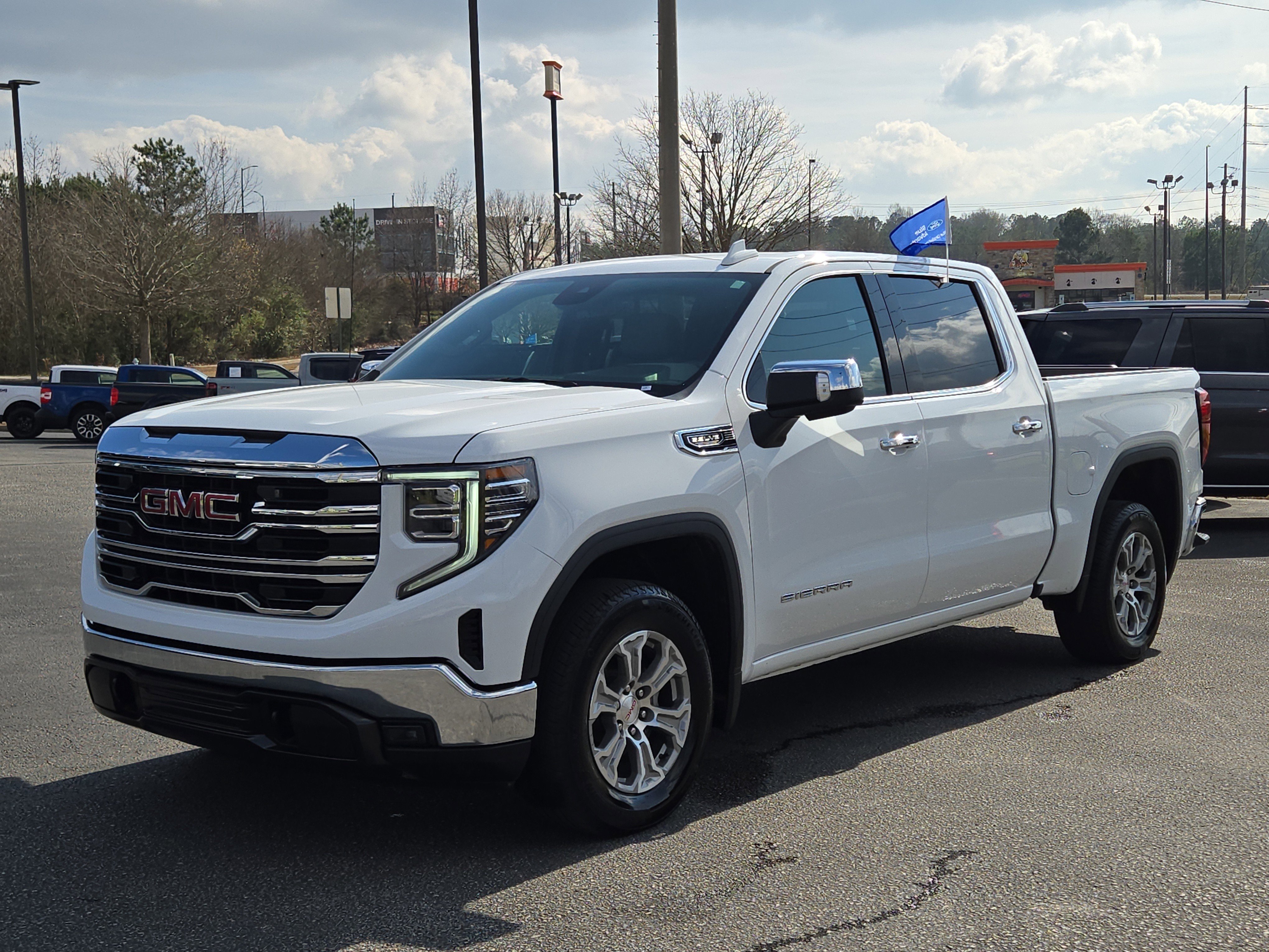 2025 GMC Sierra 1500 SLT's photo