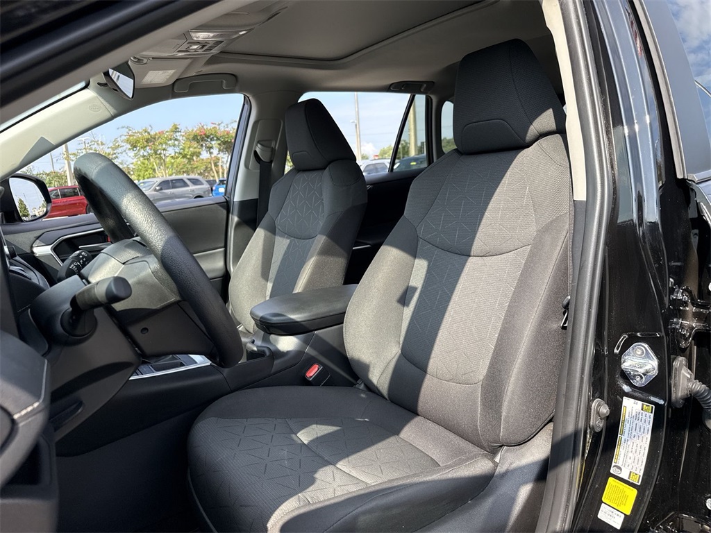 2024 Toyota RAV4 XLE photo 10