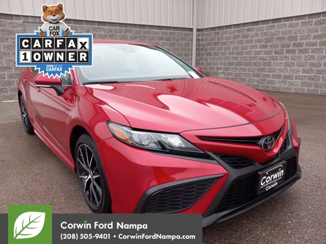 2024 Toyota Camry SE's photo