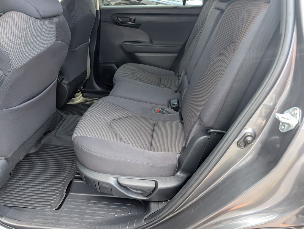 2023 Toyota Highlander L photo 5