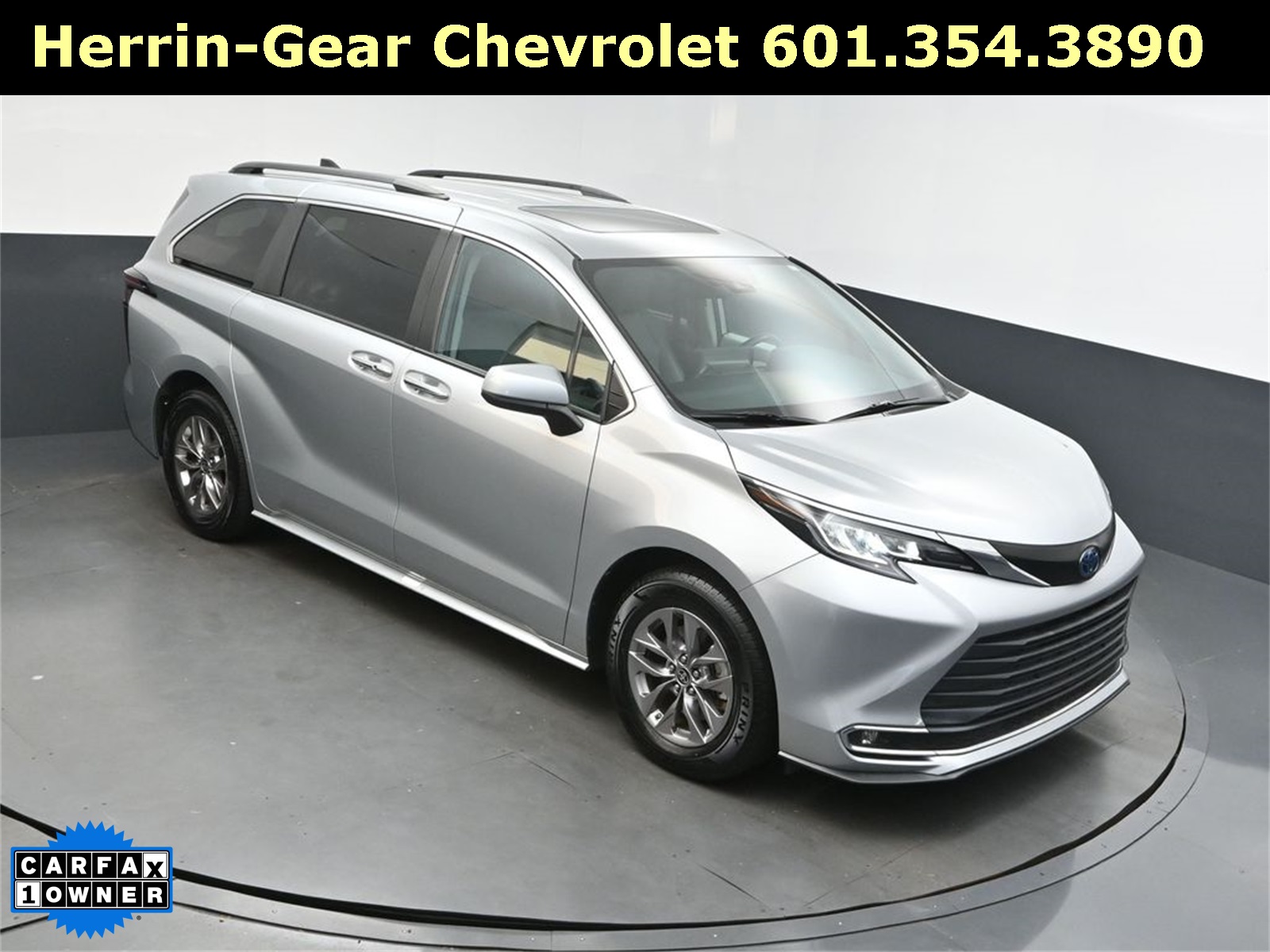 2023 Toyota Sienna XLE photo 32