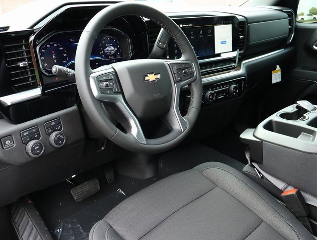 2025 Chevrolet Silverado 1500 LT photo 2