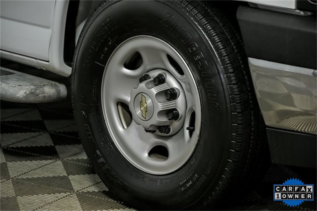 2023 Chevrolet Express Cargo Van 2500 photo 3