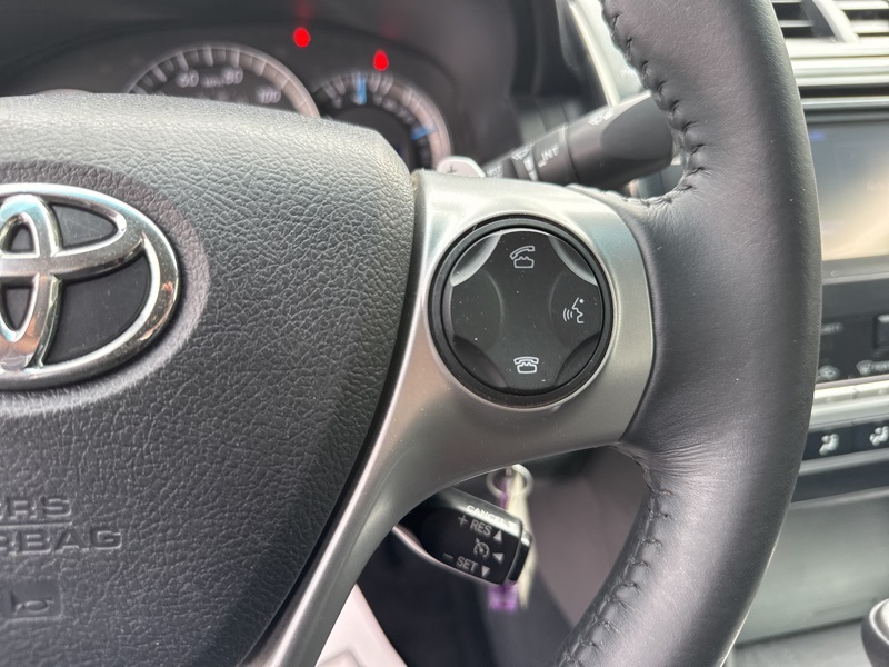 2014 Toyota Camry SE photo 22
