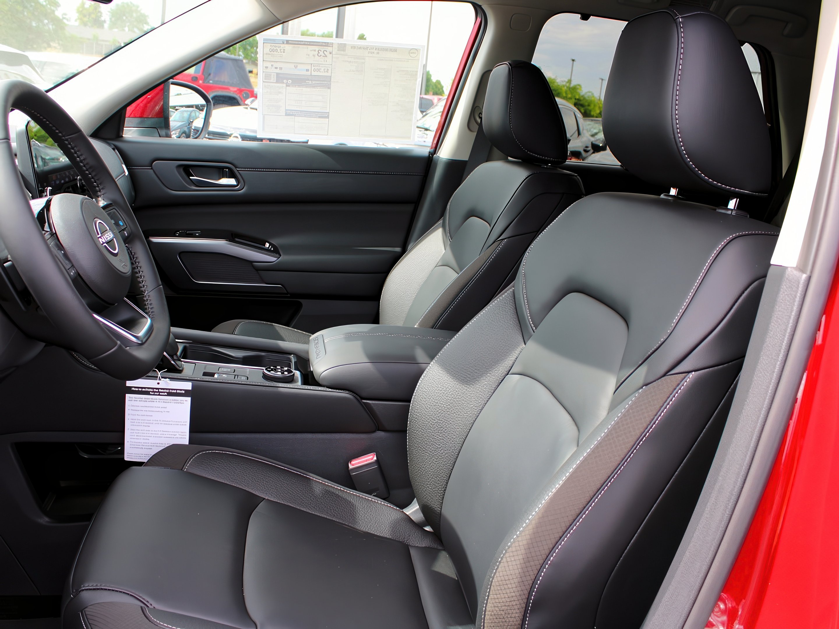 2025 Nissan Pathfinder SL photo 11