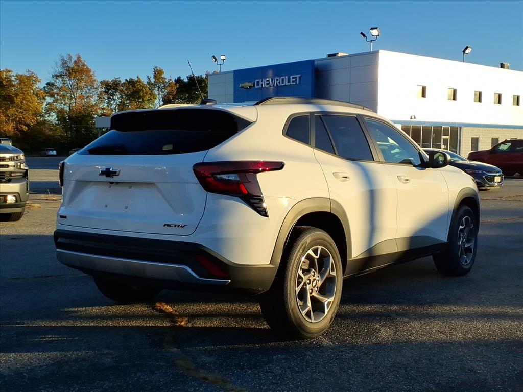 2025 Chevrolet Trax LT photo 3