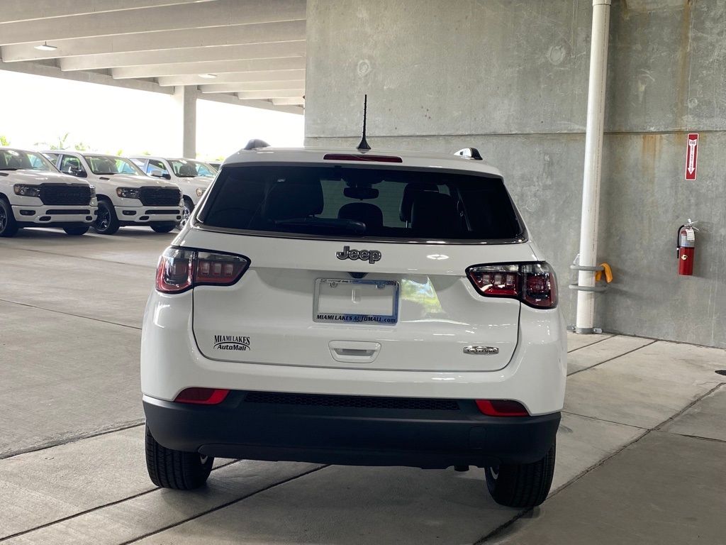 2022 Jeep Compass Latitude photo 4