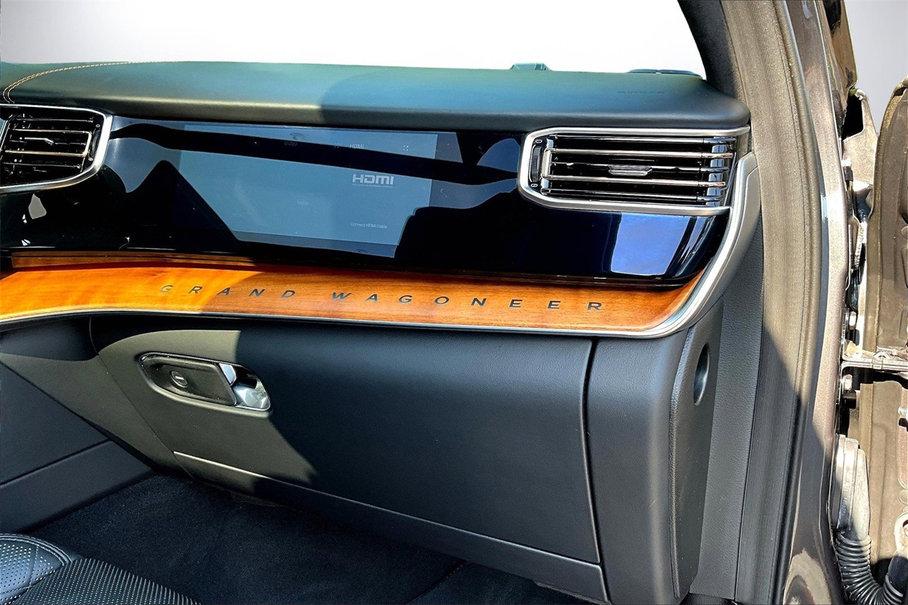 2024 Jeep Grand Wagoneer III photo 19