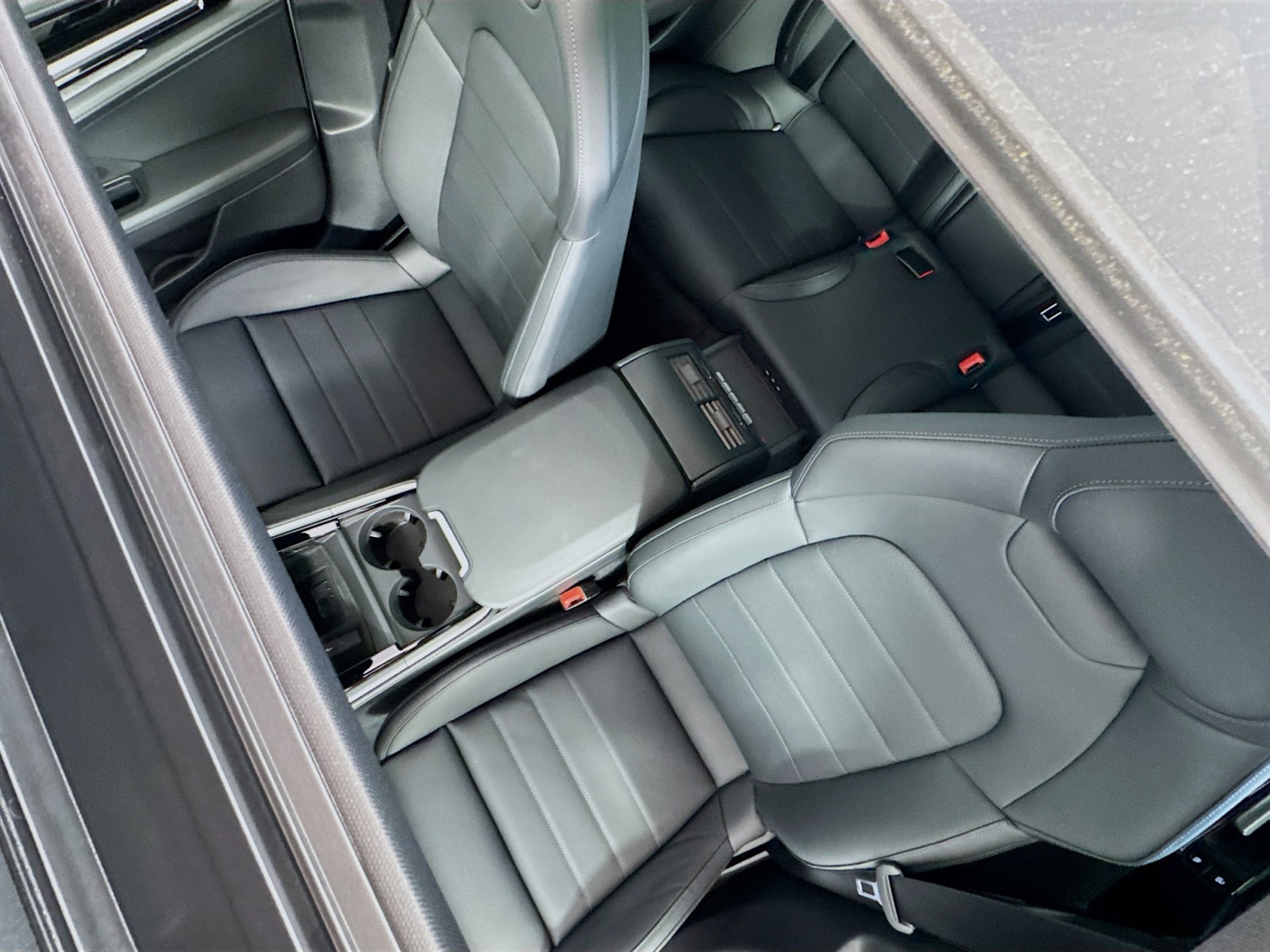 2025 Porsche Panamera 4 photo 20