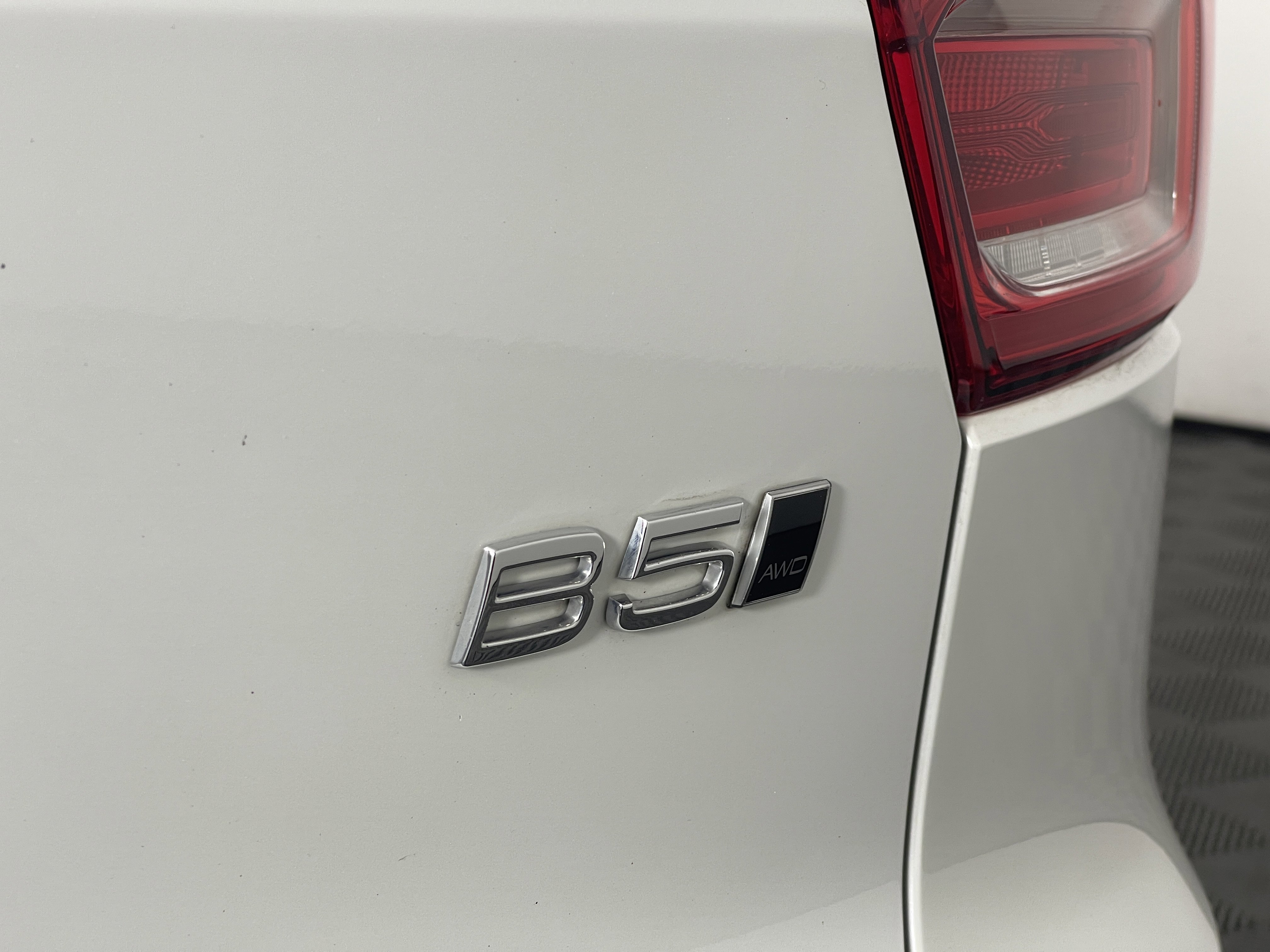 2024 Volvo XC40 AWD Plus photo 3