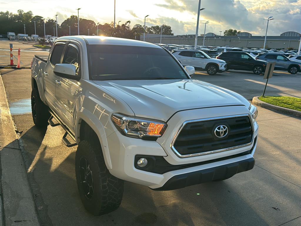 2017 Toyota Tacoma SR5 TRD Sport photo 2