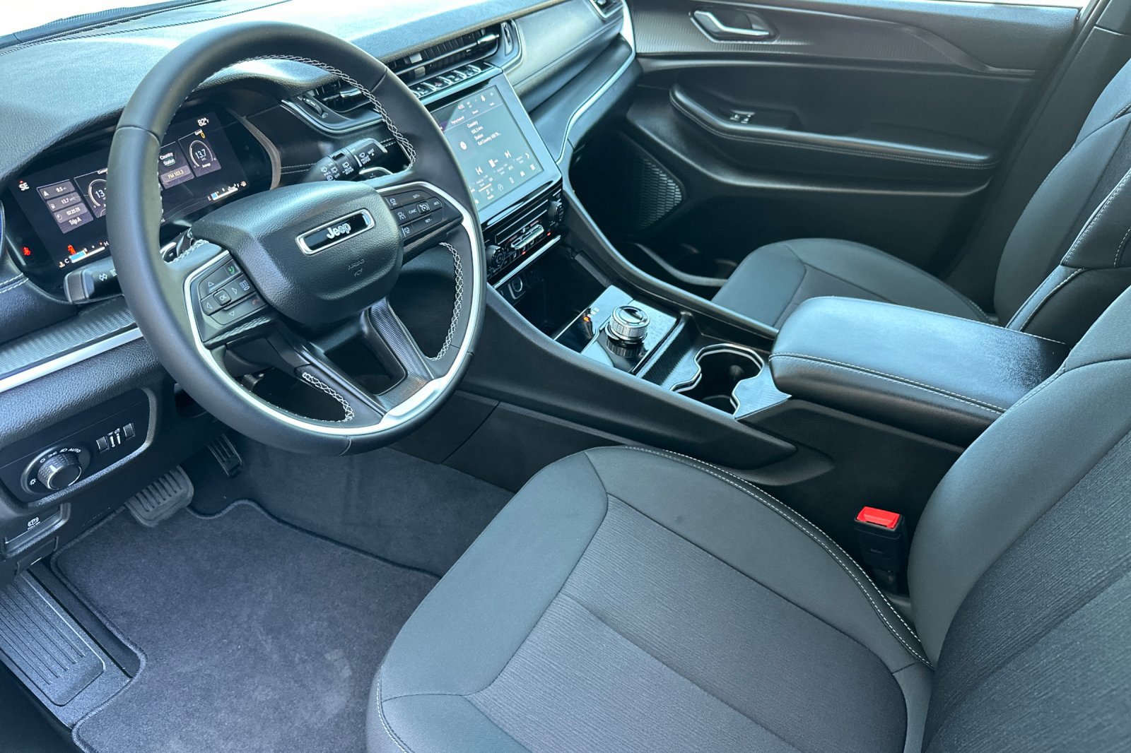 2025 Jeep Grand Cherokee Laredo X photo 10