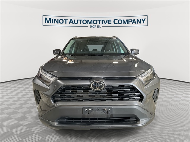 2022 Toyota RAV4 XLE photo 2