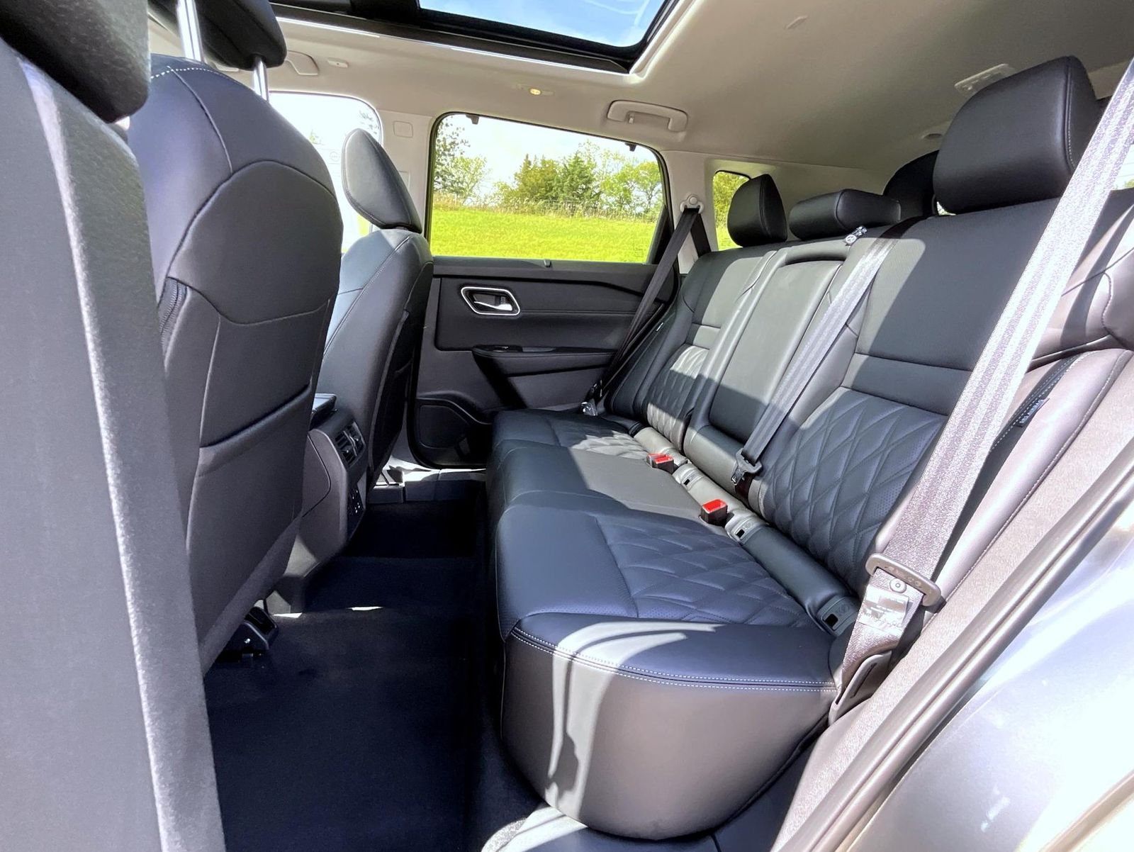 2026 Nissan Rogue Platinum photo 8