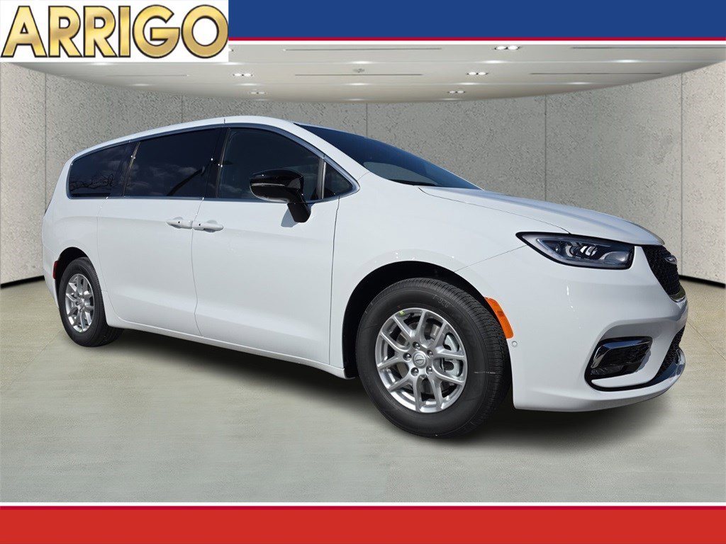 2026 Chrysler Pacifica Select's photo