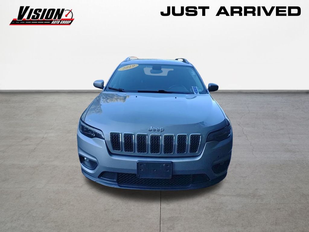 2019 Jeep Cherokee Latitude photo 2