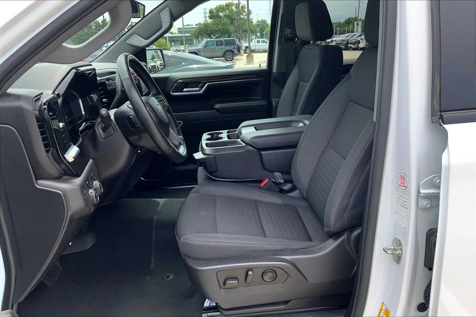 2024 Chevrolet Silverado 1500 LT photo 7