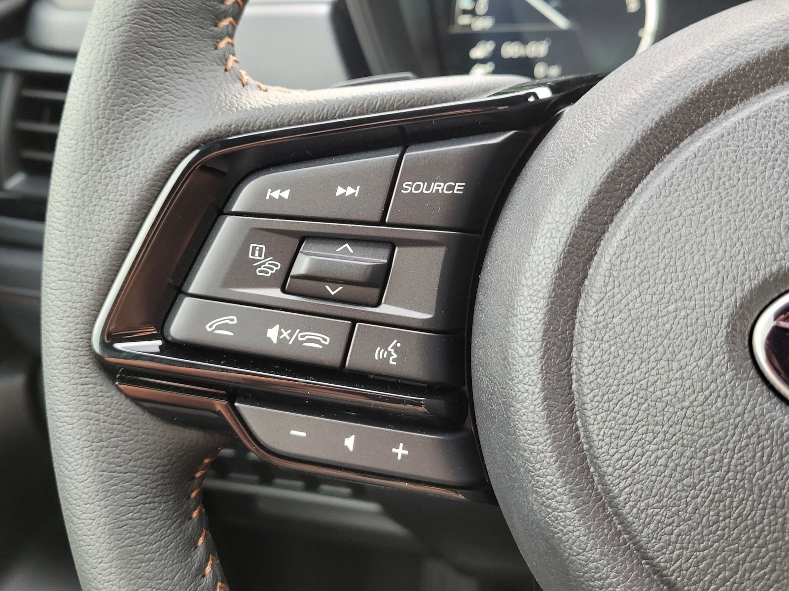 2025 Subaru Forester Touring photo 8