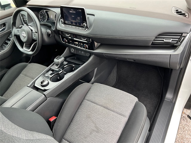 2022 Nissan Rogue SV photo 16