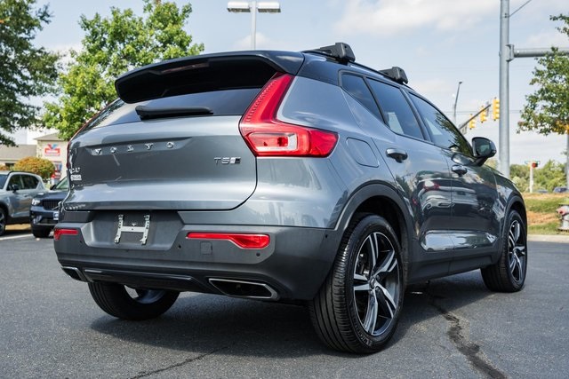 2019 Volvo XC40 R-Design photo 2