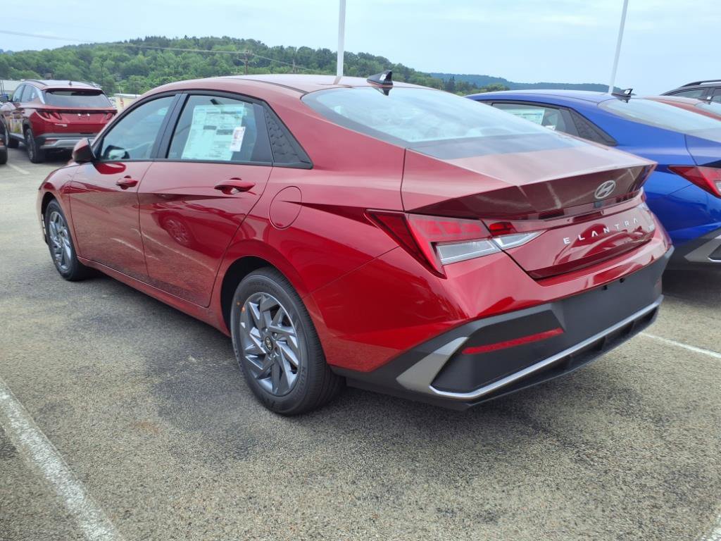 2025 Hyundai Elantra Hybrid photo 3