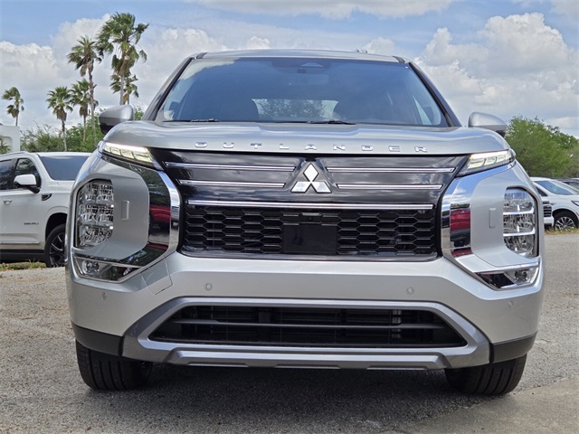 2025 Mitsubishi Outlander SE photo 2